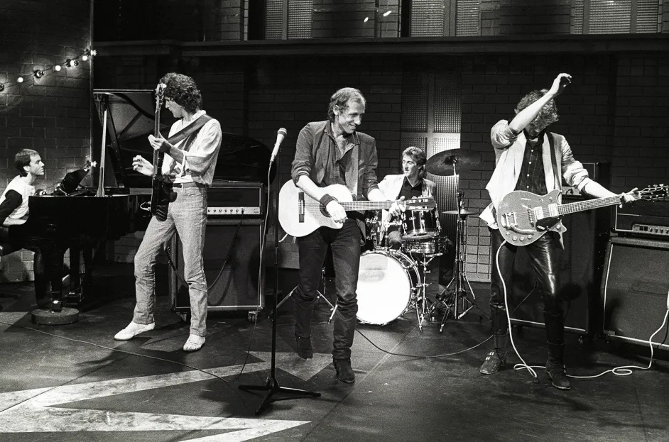 dire-straits-bw-live-billboard-1548